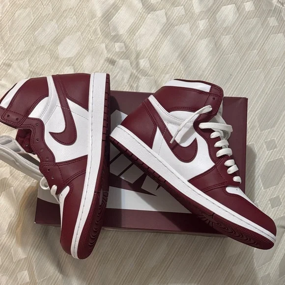 Air Jordan 1 Retro   HIGH OG - Picture 3 of 8